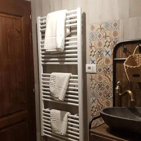 Sura Lu' Vasile. Bed & Breakfast Crivina (Brasov)